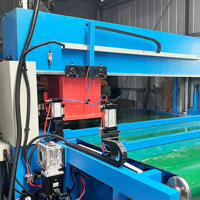 Automatic die cutting shoemaking machine Automatic die cutting shoemaking machine