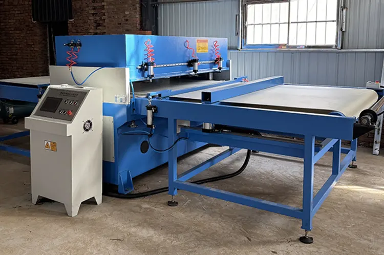 Auto feed hydraulic die cutting machine